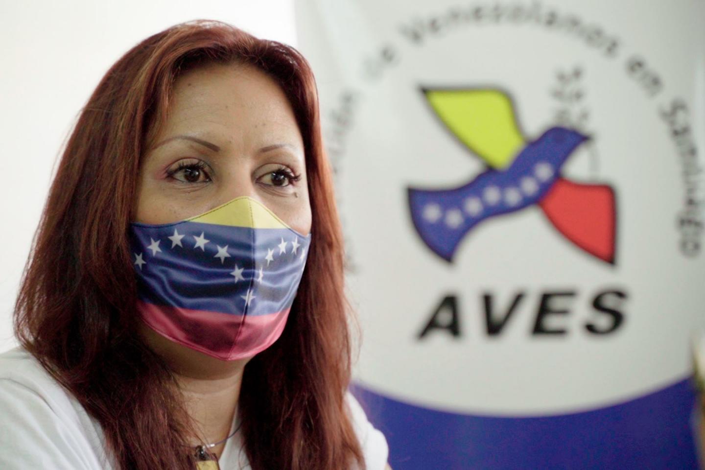 Una representante de AVES, la Asociación de Venezolanos en Santiago, República Dominicana